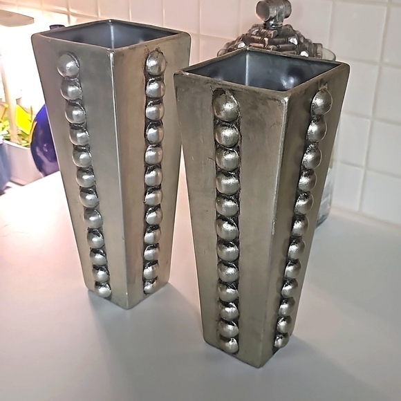 VINTAGE Unique Modern Heavy Silver Decorative Vase. Measures 12" x 4" - Picture 3 of 9